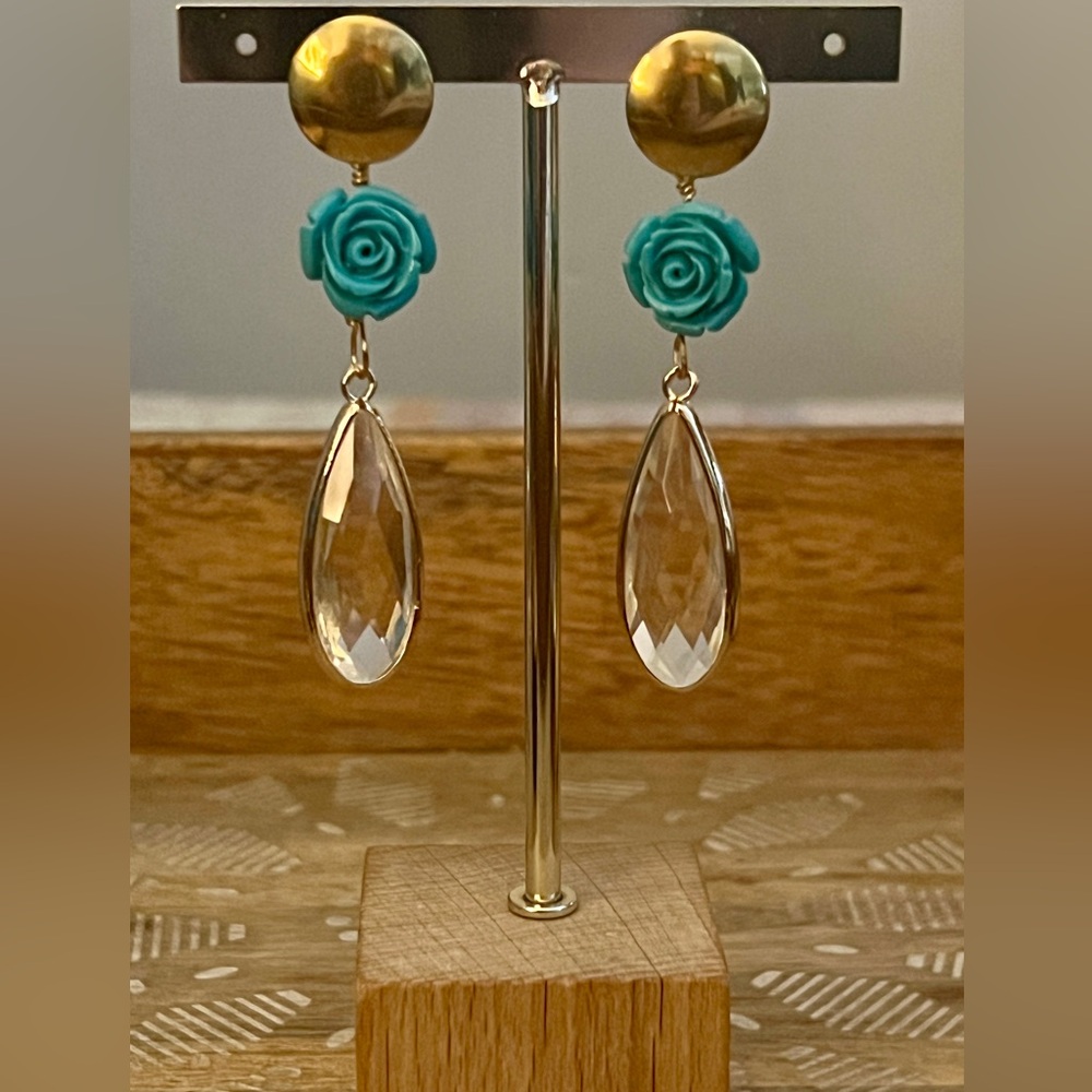 New Pretty Light Blue Flower Crystal Teardrop Stud Earrings
